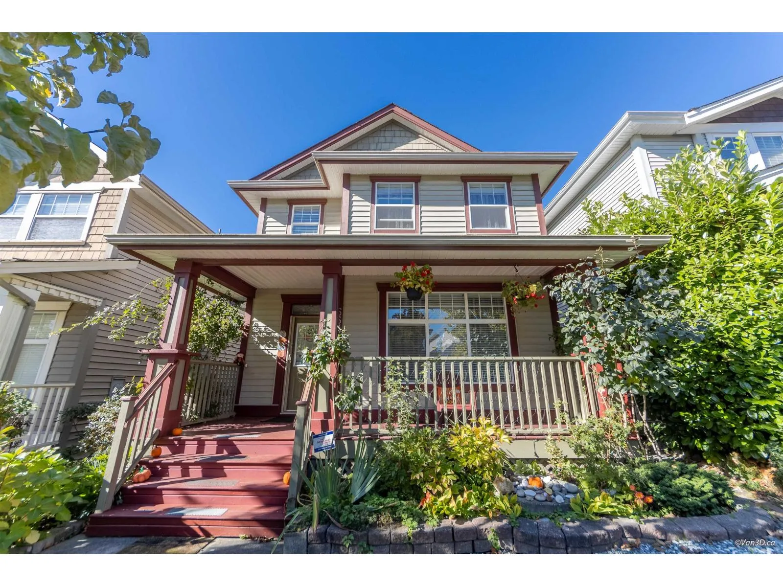 House for rent: 6631 192a Street, Surrey, British Columbia V4N 0B9