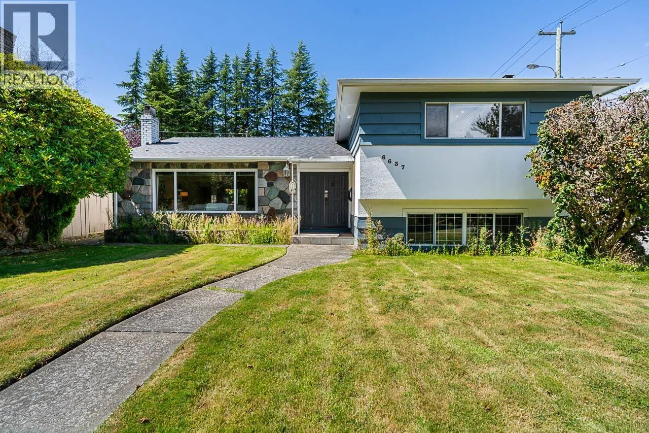 House for rent: 6637 Ash Street, Vancouver, British Columbia V6P 3K3