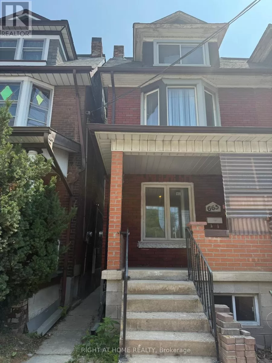 House for rent: 665 Ossington Avenue, Toronto, Ontario M6G 3T6