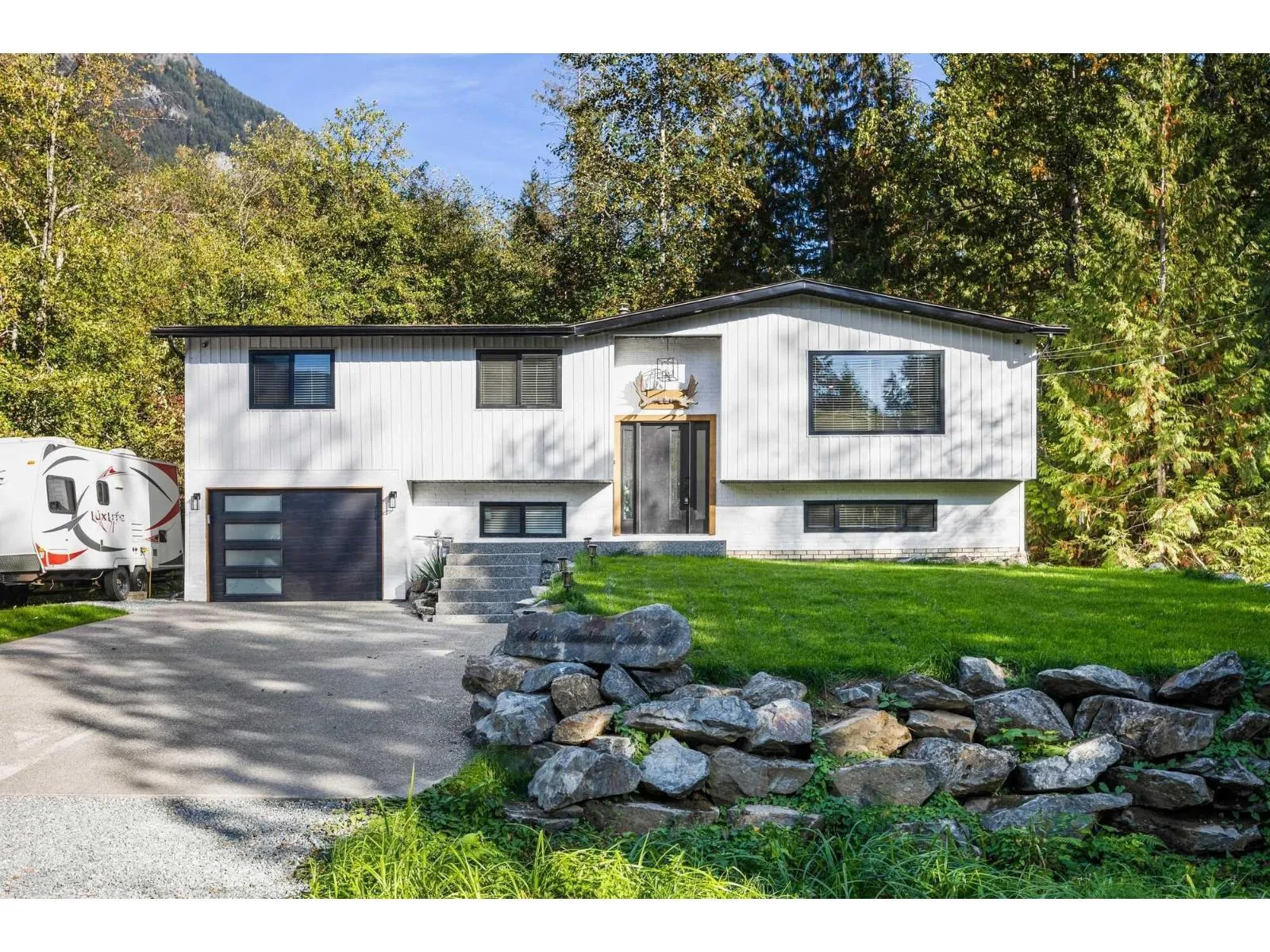 House for rent: 66686 Kawkawa Lake Road|kawkawa Lake, Hope, British Columbia V0X 1L1