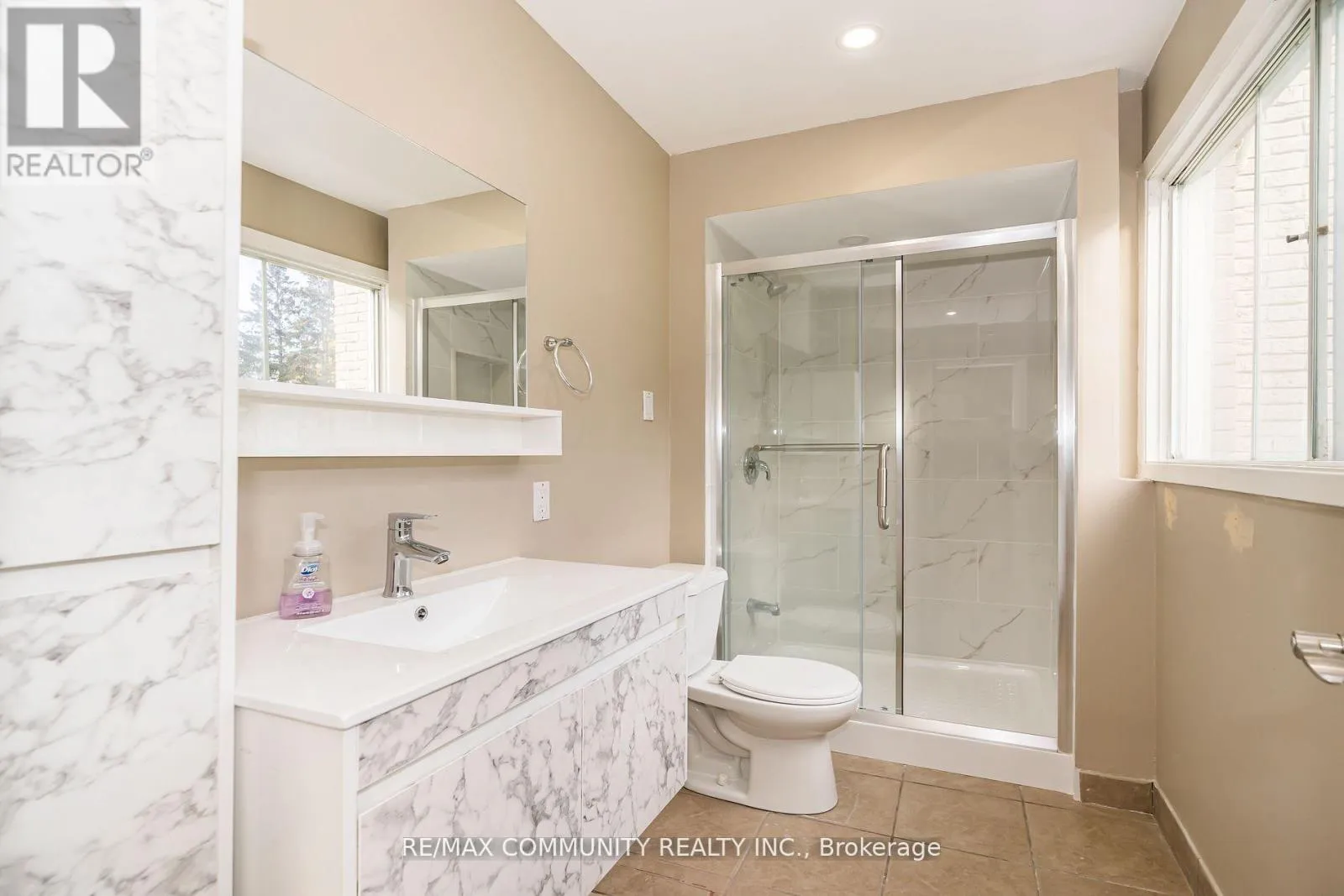 House for rent: 667 Westshore Boulevard N, Pickering, Ontario L1W 3G2