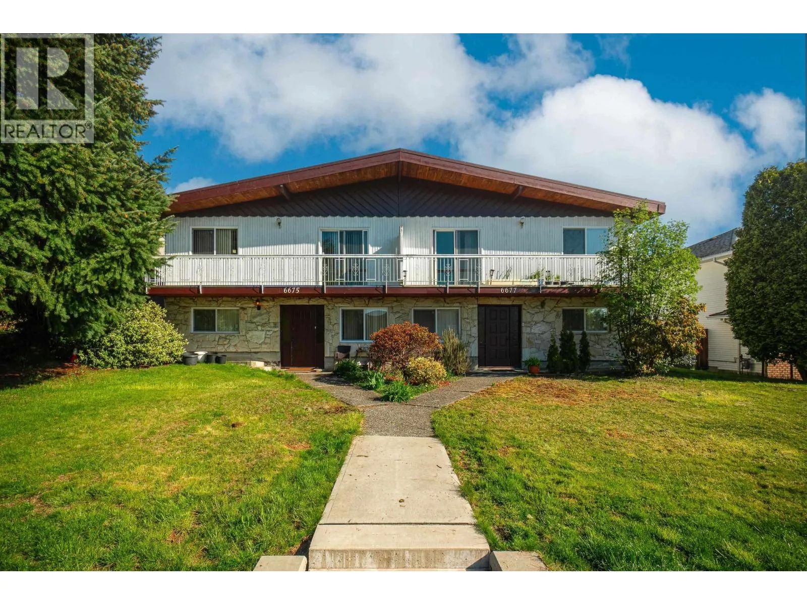 House for rent: 6675- 6677 Lochdale Street, Burnaby, British Columbia V5B 2M7