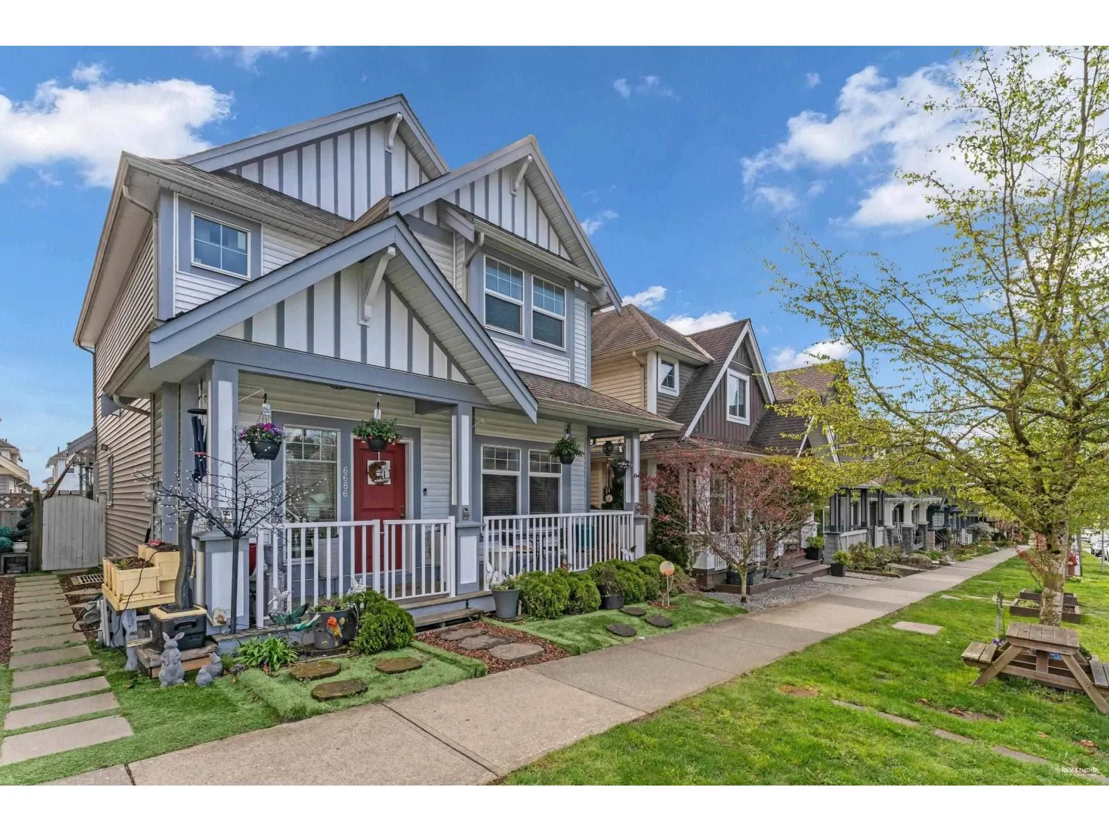 House for rent: 6686 192 Street, Surrey, British Columbia V4N 5X3