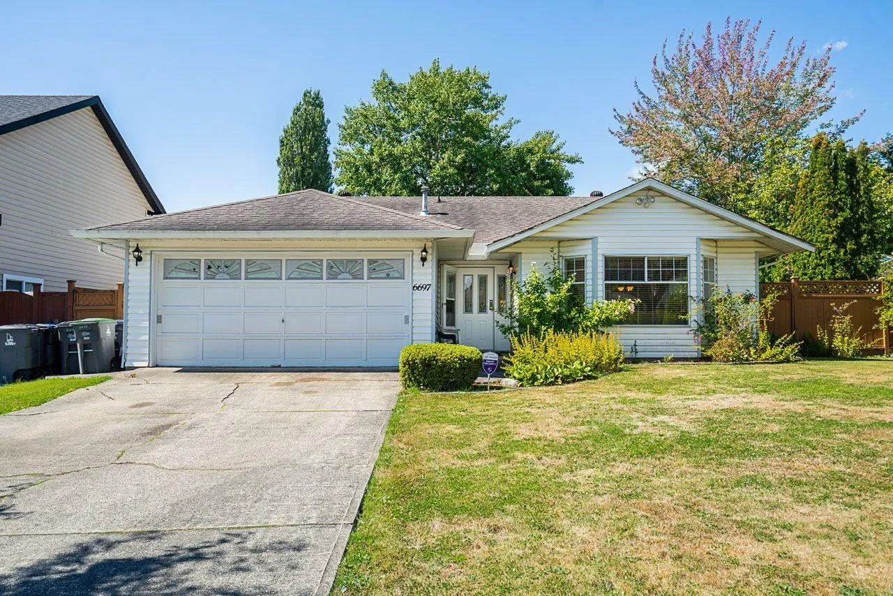 House for rent: 6697 141a Street, Surrey, British Columbia V3W 9N8