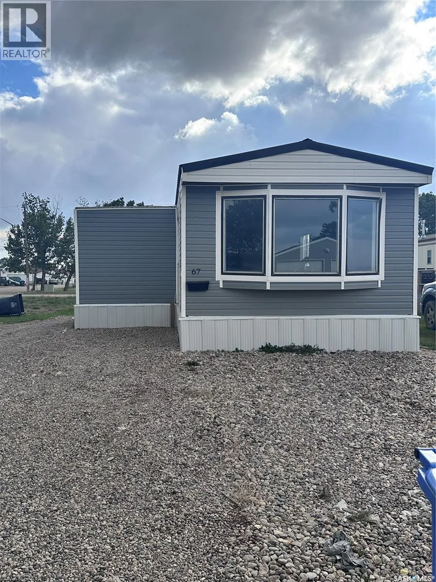 Mobile Home for rent: 67 106 1st Avenue Se, Weyburn, Saskatchewan S4H 2J1