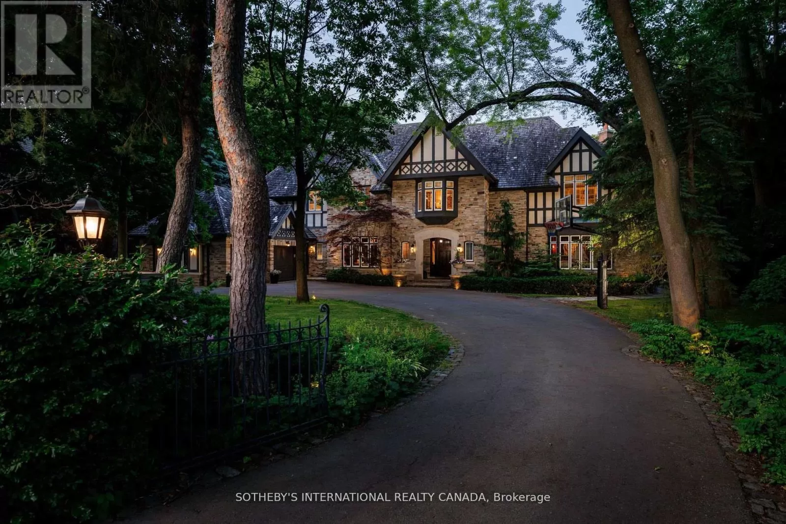 House for rent: 67 Kingsway Crescent, Toronto, Ontario M8X 2R5