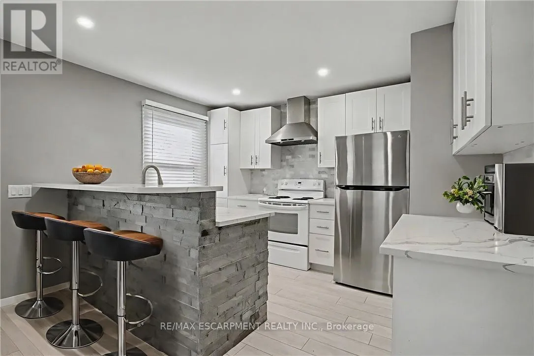 House for rent: 67 Seventh Avenue, Brantford, Ontario N3S 1B5