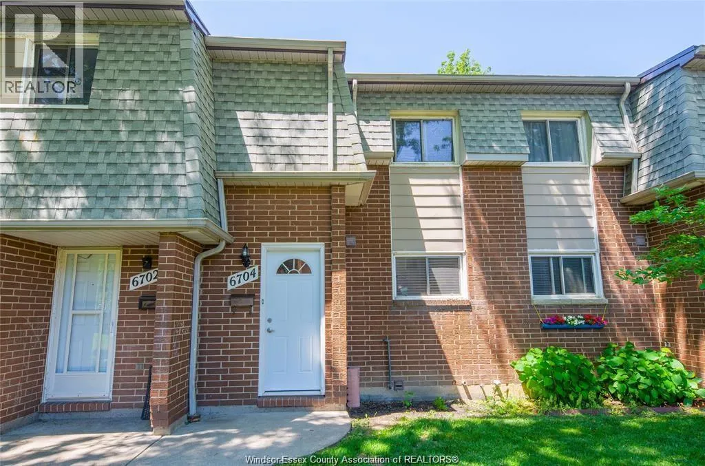 Row / Townhouse for rent: 6704 Roseville Garden Drive, Windsor, Ontario N8T 1J2