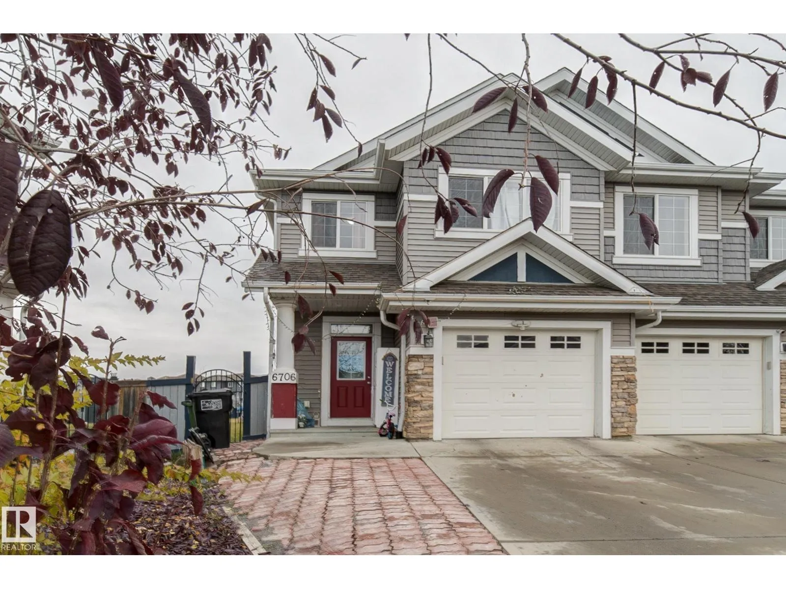 Duplex for rent: 6706 24 Av Sw Sw, Edmonton, Alberta T6X 2A9