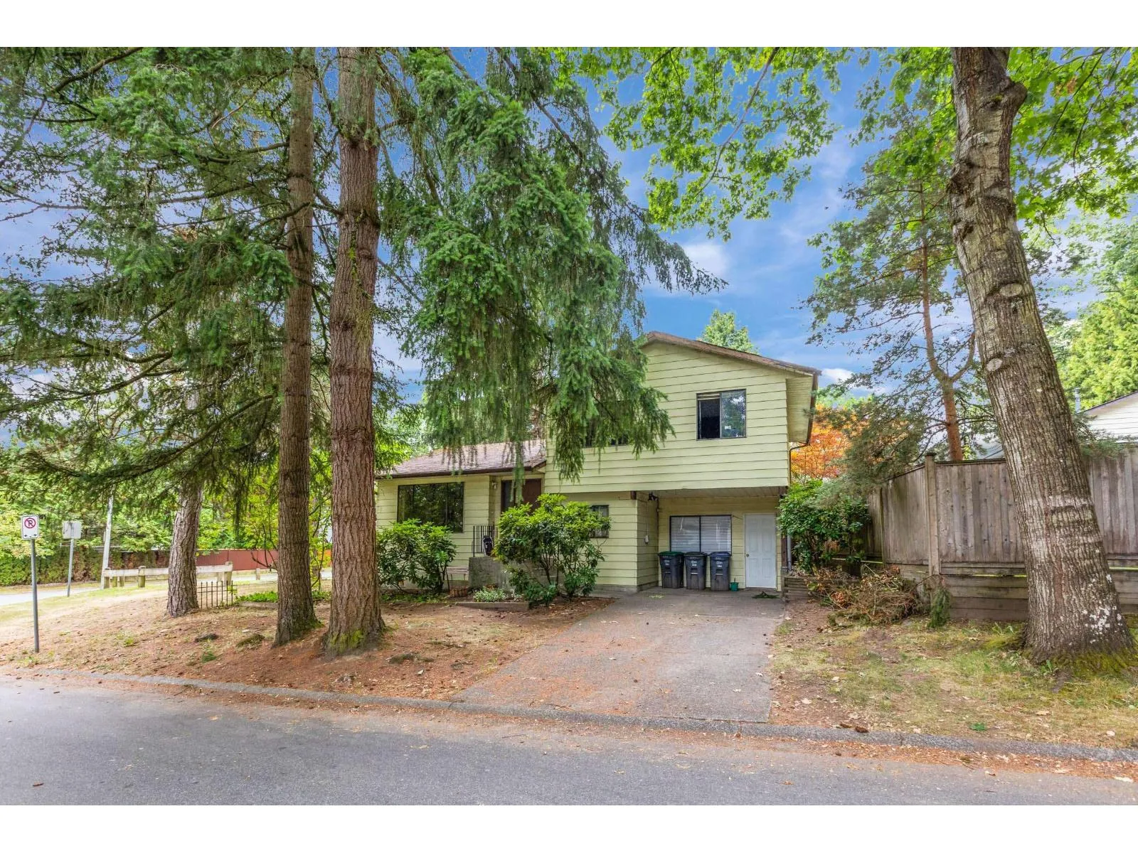 House for rent: 6711 141 Street, Surrey, British Columbia V3W 6X2