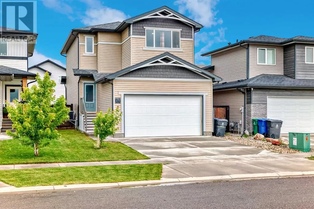 House for rent: 673 Aquitania Boulevard W, Lethbridge, Alberta T1J 5N4