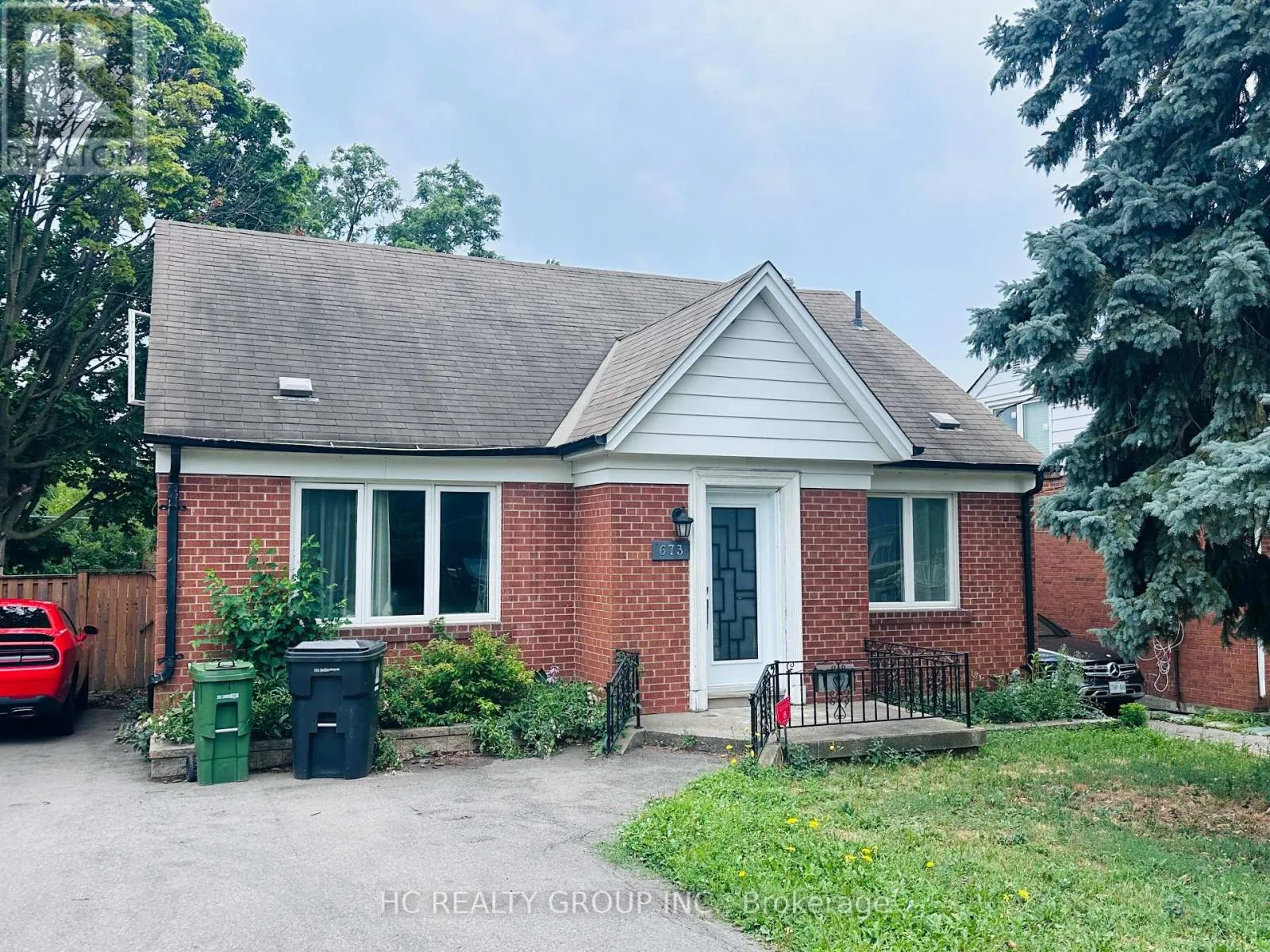 House for rent: 673 Glengrove Avenue W, Toronto, Ontario M6B 2J2