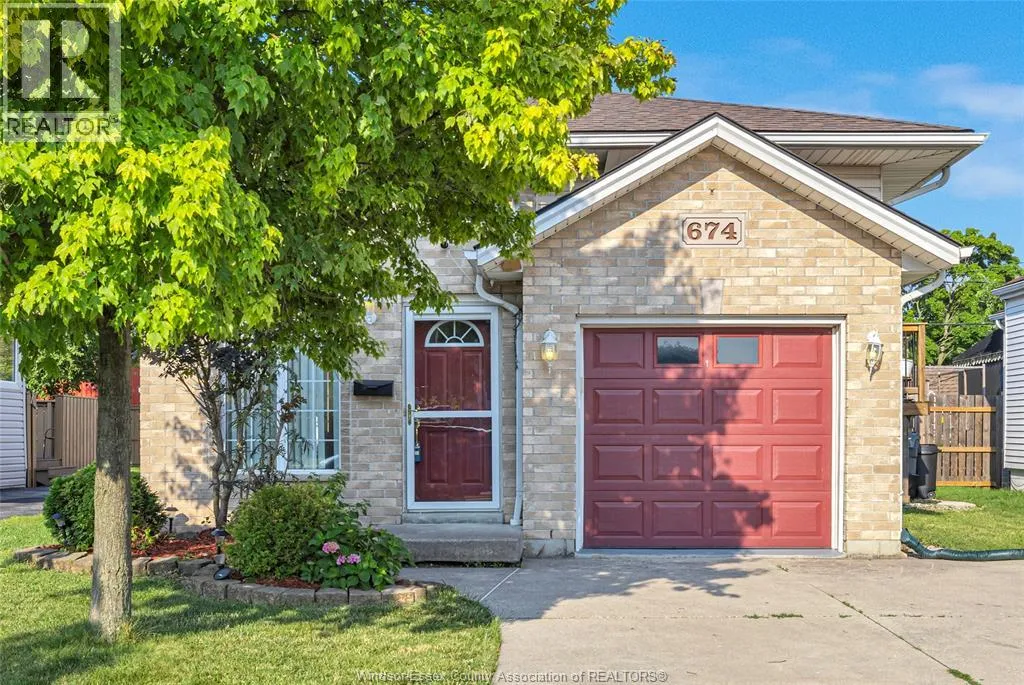 House for rent: 674 Labute, Tecumseh, Ontario N8N 2B3