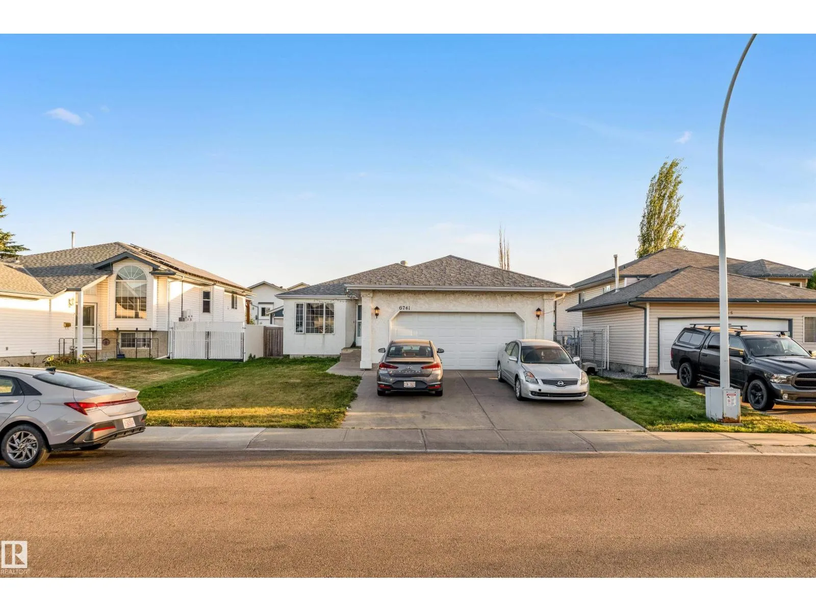 House for rent: 6741 162a Av Nw, Edmonton, Alberta T5Z 3C6