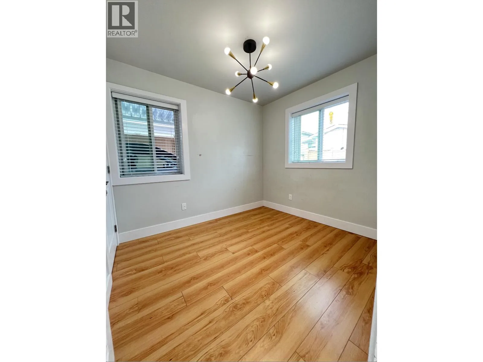 6752 Dumfries, Vancouver, British Columbia V5P 3B9