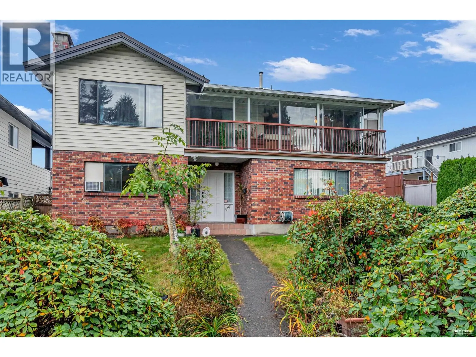 House for rent: 6760 Lakeview Avenue, Burnaby, British Columbia V5E 2P4