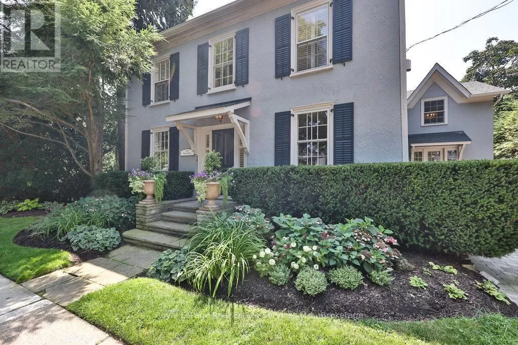 House for rent: 68 Thomas Street, Oakville, Ontario L6J 3A4