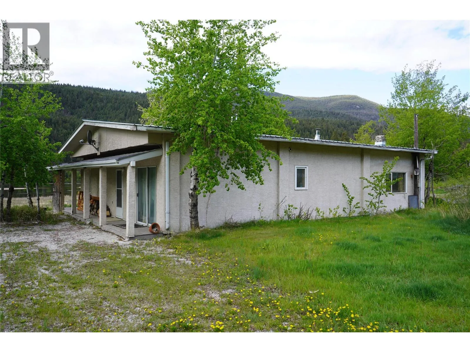 House for rent: 6805 Cariboo  97 Highway, Clinton, British Columbia V0K 1K0