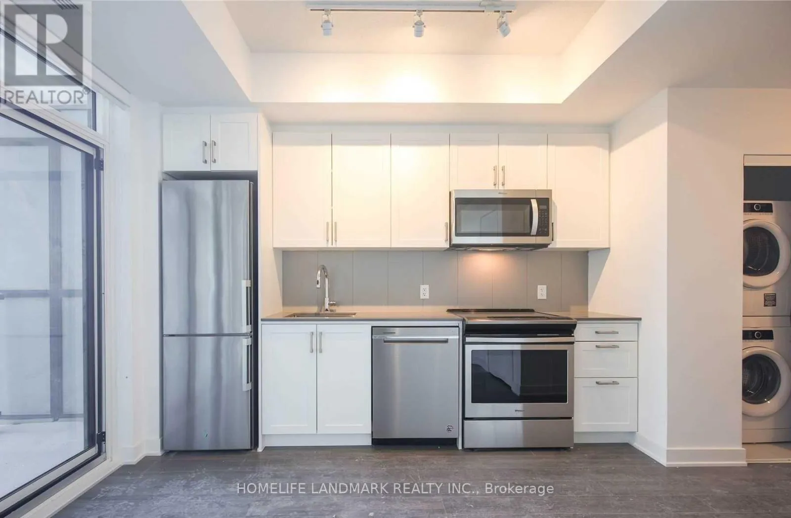 Apartment for rent: 681 Yong Street, Barrie, Ontario L9J 0K1