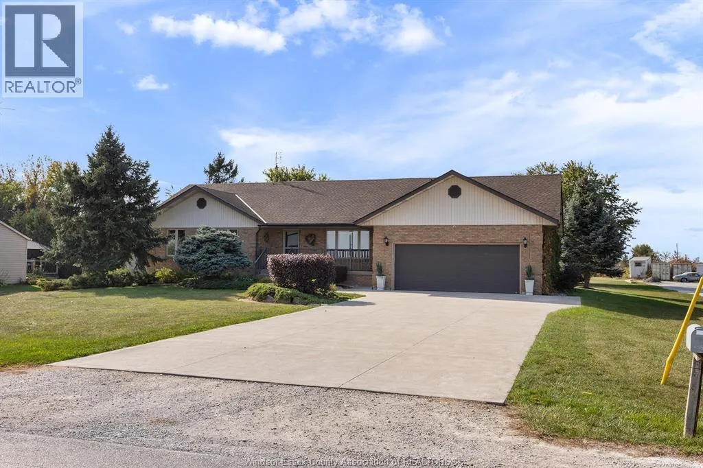 House for rent: 685 East Ruscom River Road, Lakeshore, Ontario N0R 1S0