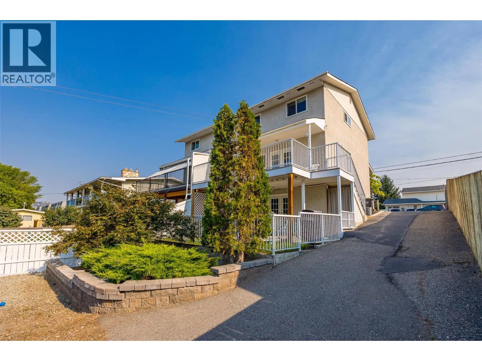 Duplex for rent: 685 Hollydell Road, Kelowna, British Columbia V1X 1L4