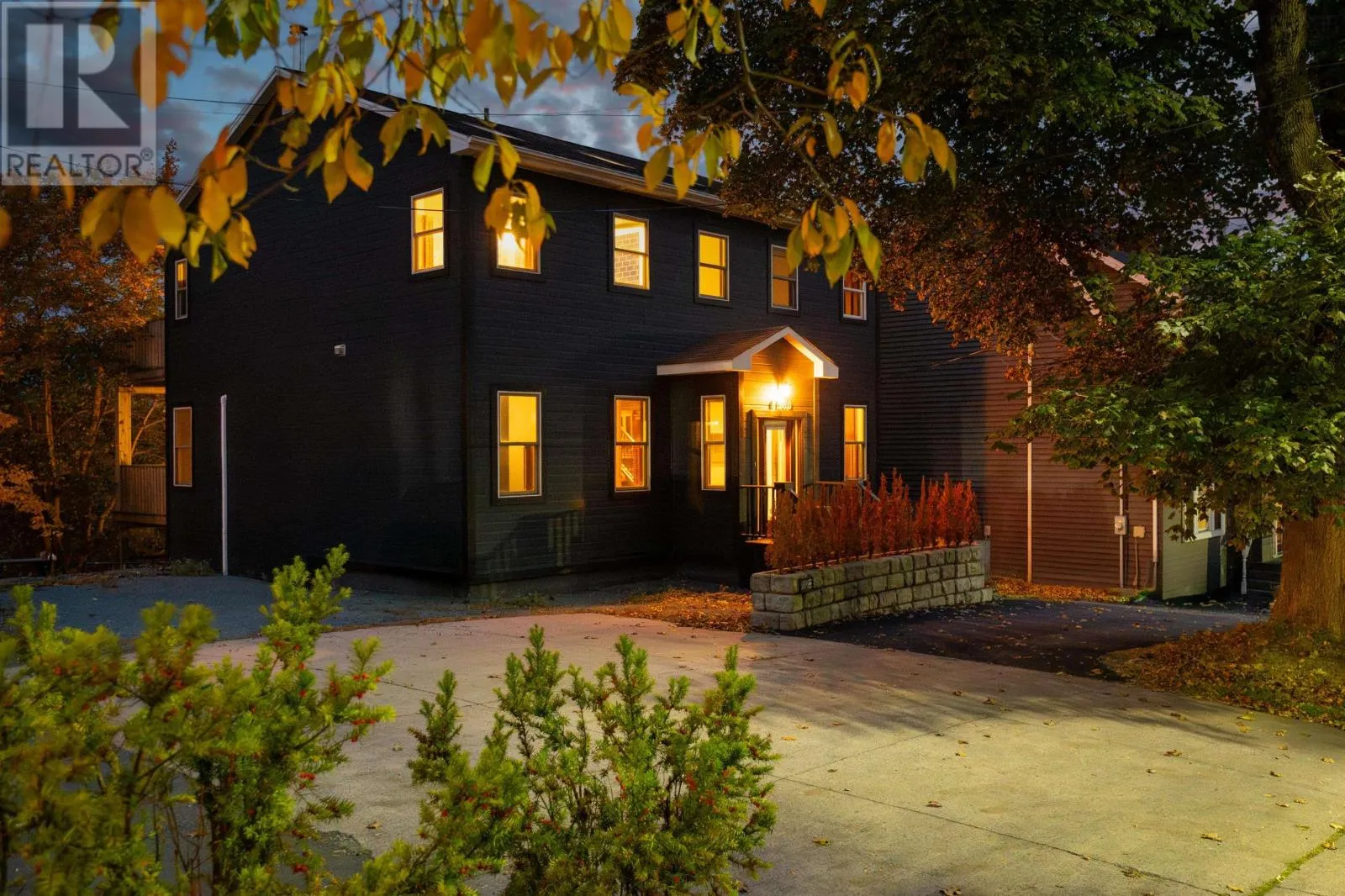 House for rent: 6880 Quinpool Road, Halifax, Nova Scotia B3L 1C4