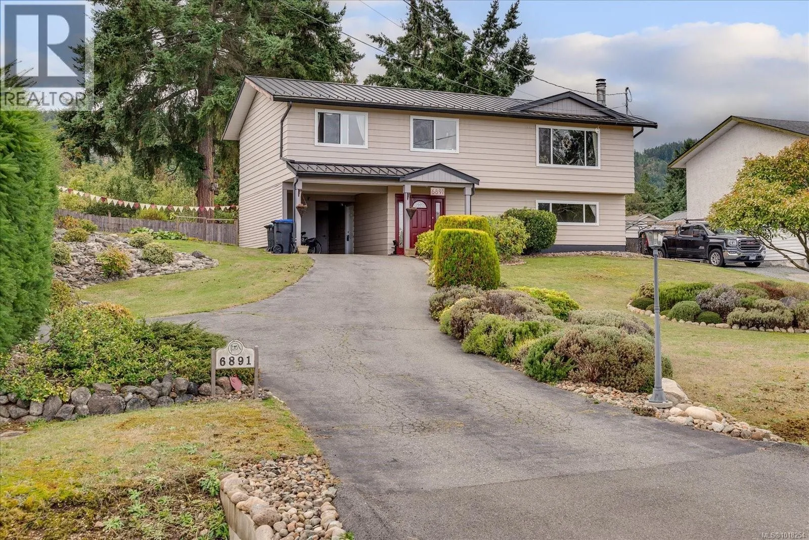 House for rent: 6891 Harwood Dr, Lantzville, British Columbia V0R 2H0