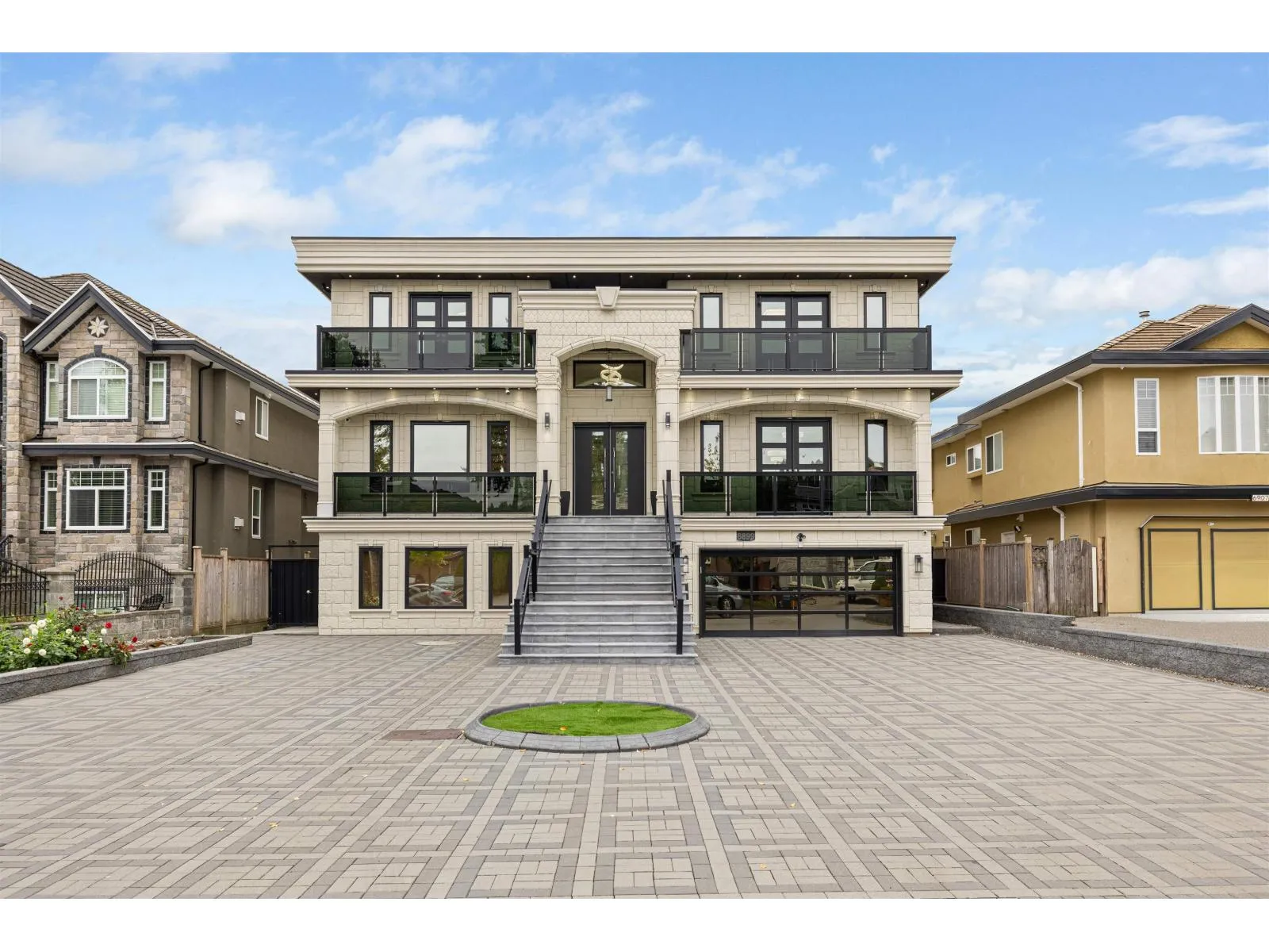 House for rent: 6899 Clevedon Drive, Surrey, British Columbia V3W 6H6