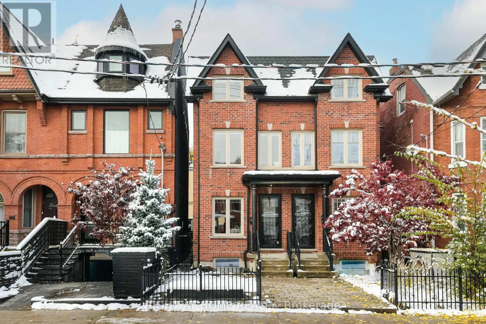 House for rent: 68a Oxford Street, Toronto, Ontario M5T 1P1