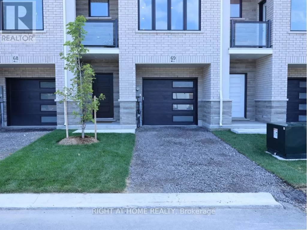 Row / Townhouse for rent: 69 - 292 Vine Street, St. Catharines, Ontario L2M 4T3