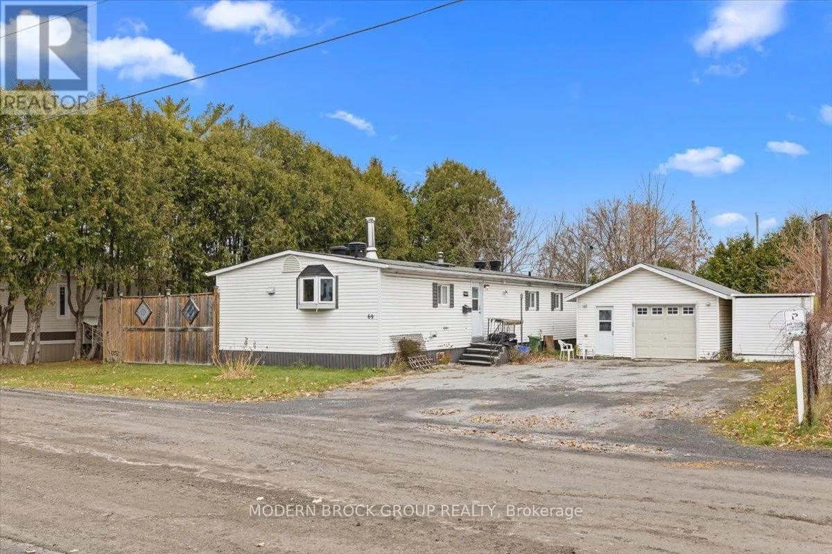 Mobile Home for rent: 69 - 3535 St. Joseph Boulevard, Ottawa, Ontario K4A 0Z6