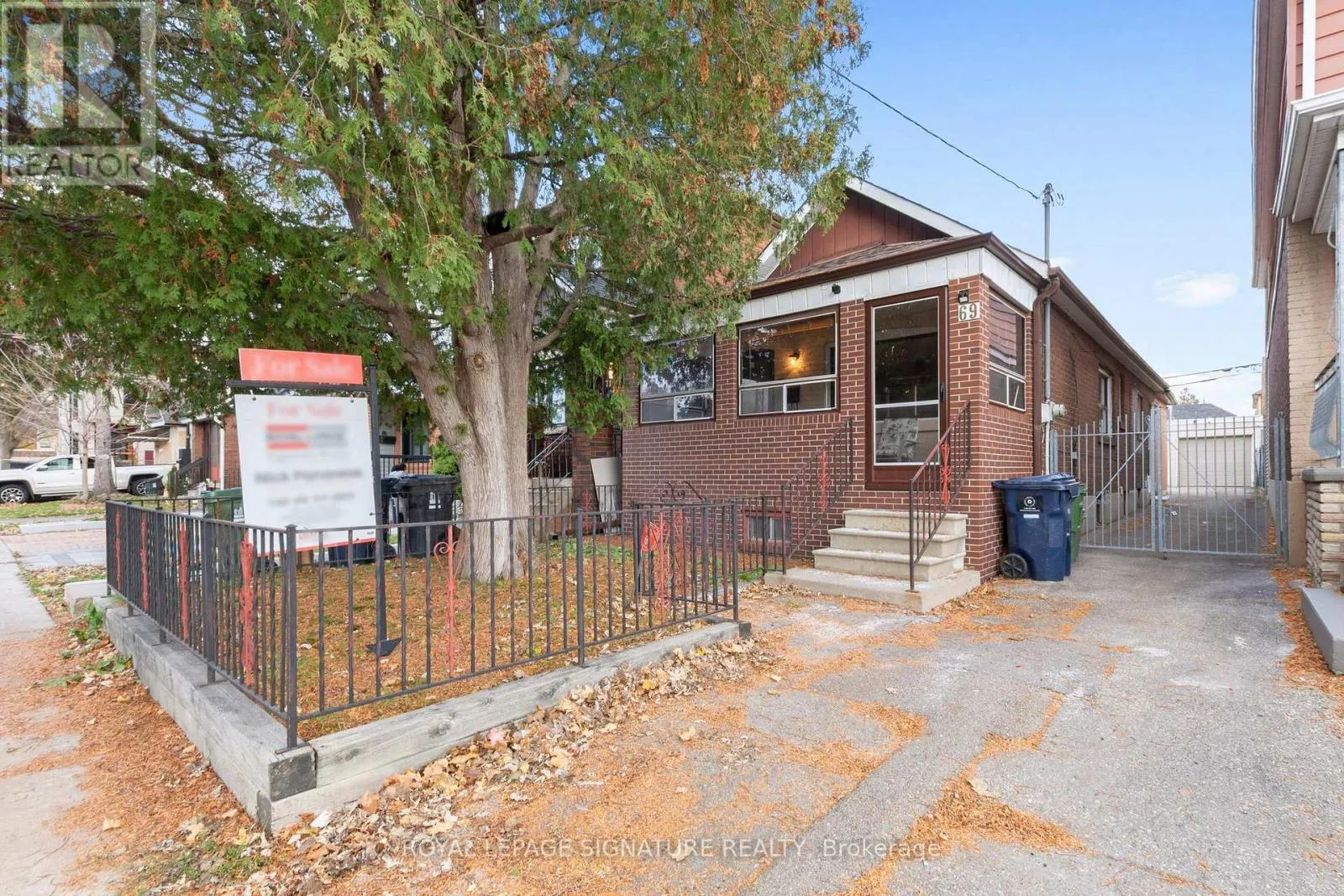 House for rent: 69 Chambers Avenue, Toronto, Ontario M6N 3M1