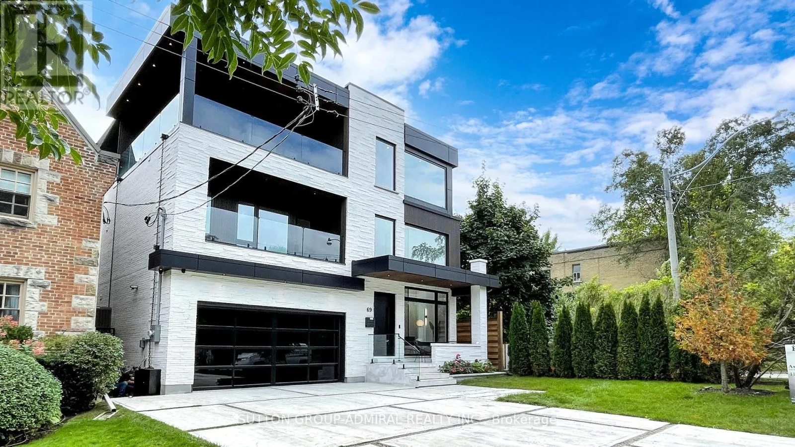 House for rent: 69 Elderwood Drive, Toronto, Ontario M5P 1X5