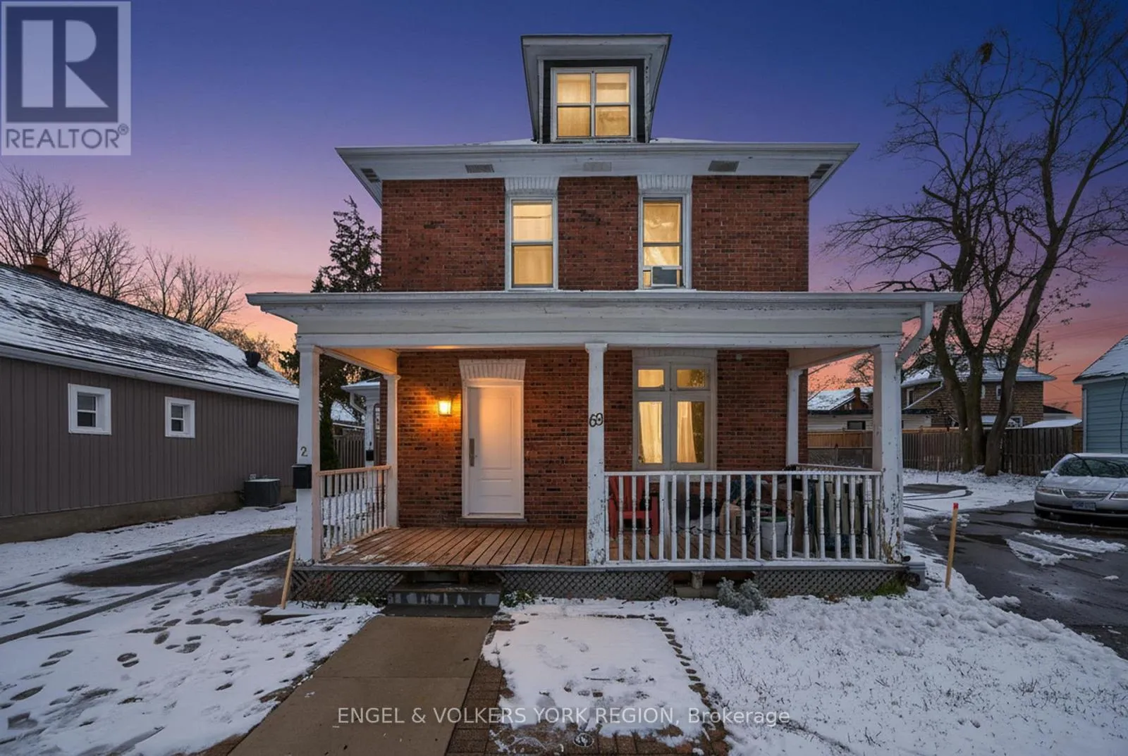 Triplex for rent: 69 John Street, Barrie, Ontario L4N 2K4