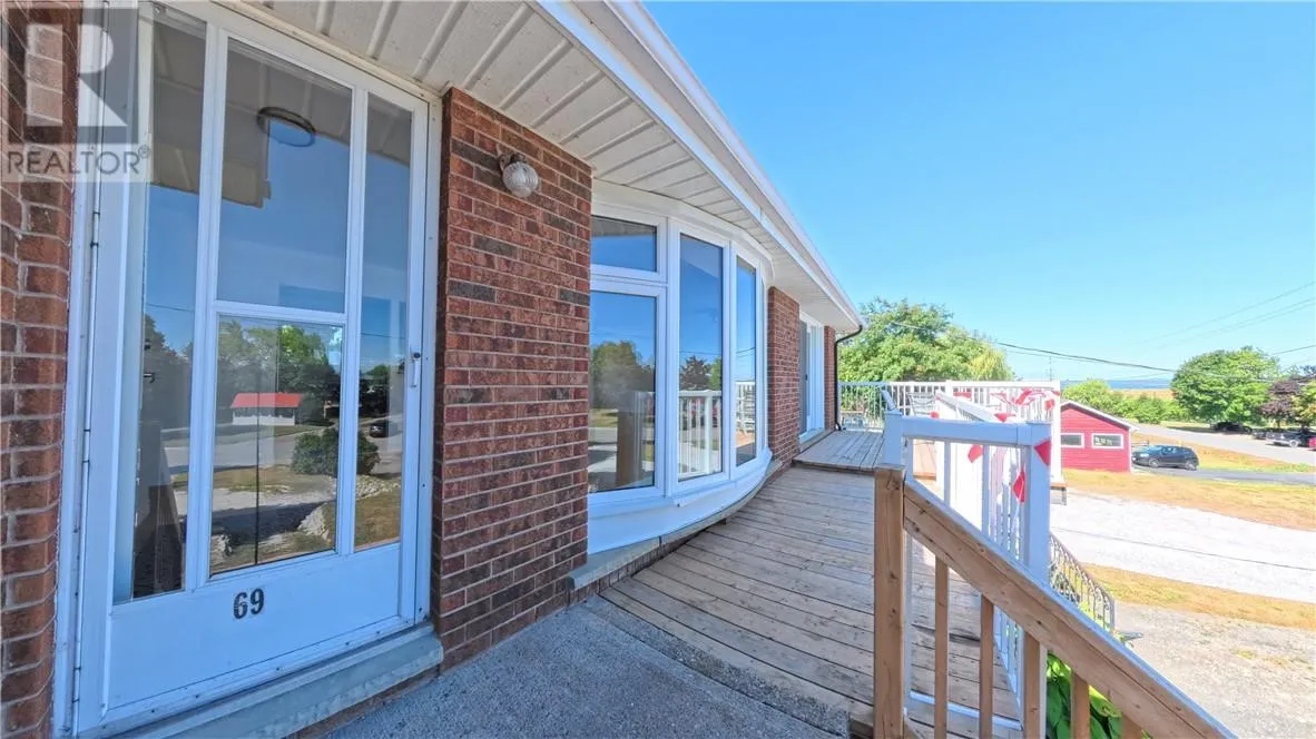 69 Robinson Street W, Little Current, Ontario P0P 1K0