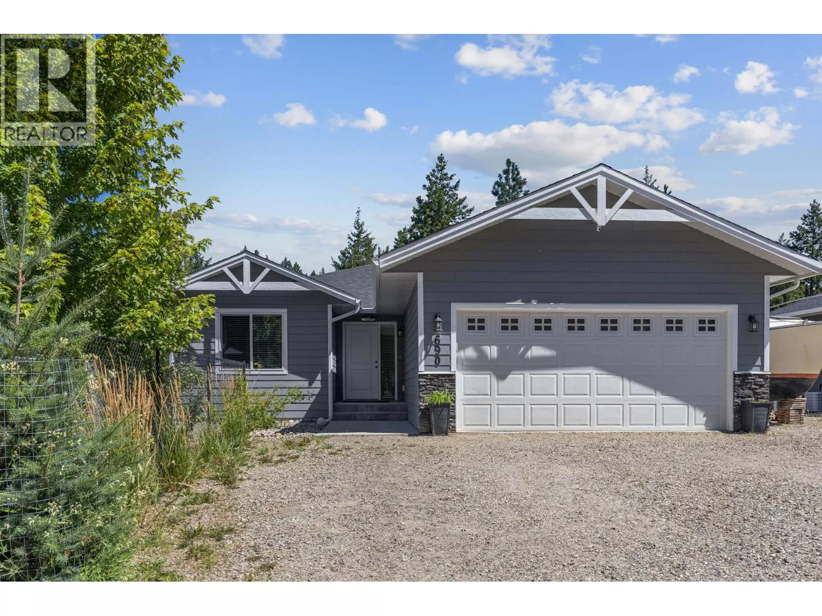 House for rent: 690 Muir Road, Kelowna, British Columbia V1Z 3W2