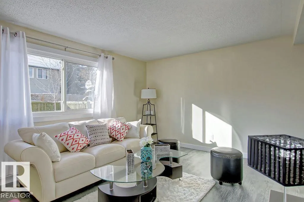 Row / Townhouse for rent: 692 Abbottsfield Rd Nw, Edmonton, Alberta T5W 4R4