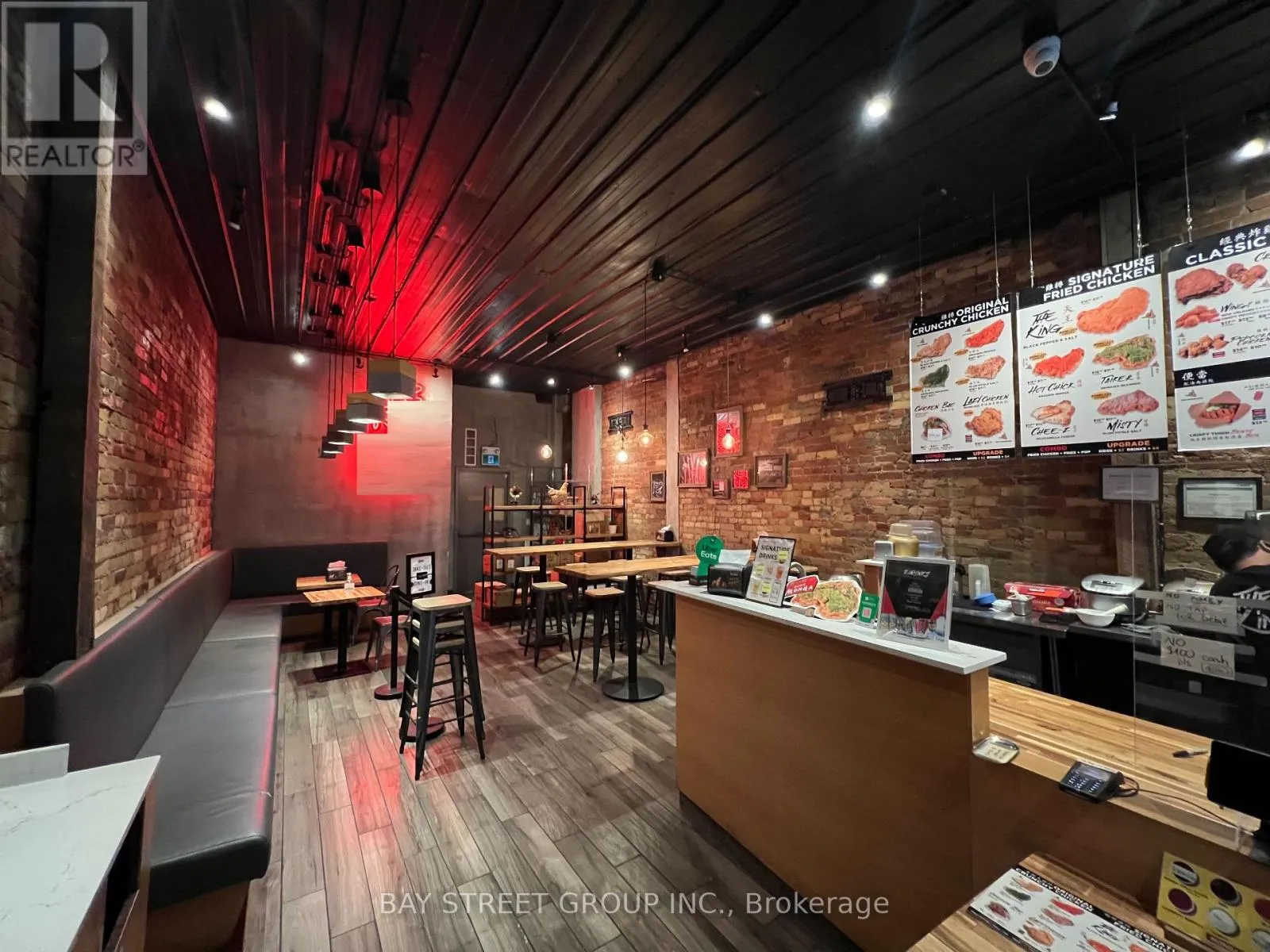 692 Yonge Street, Toronto, Ontario M4Y 2A6