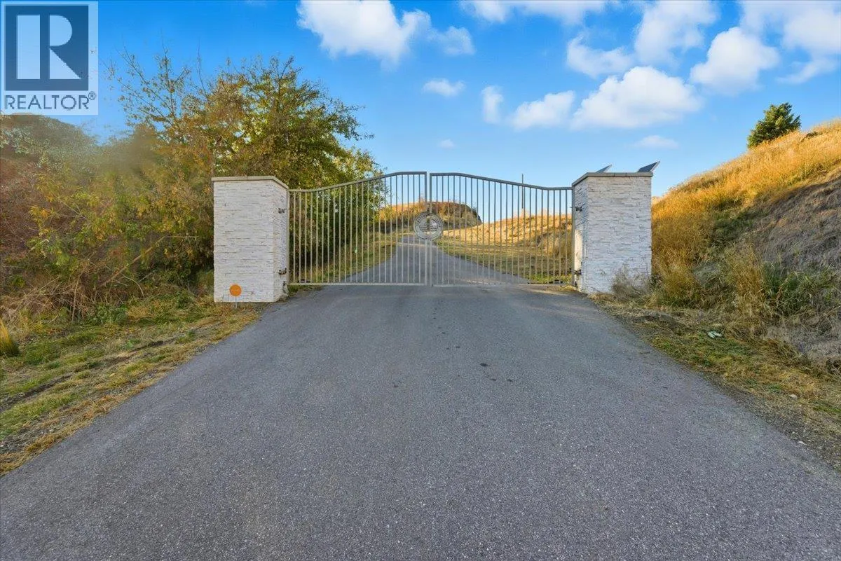 Residential Commercial Mix for rent: 6924 / 6926 Old Kamloops Road, Vernon, British Columbia V1H 1W1