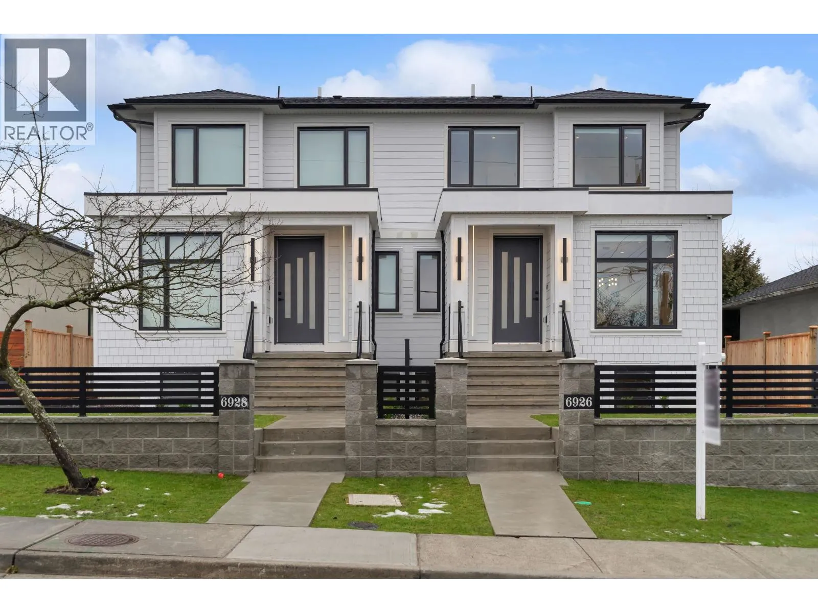 Duplex for rent: 6928 Carnegie Street, Burnaby, British Columbia V5B 1Y5