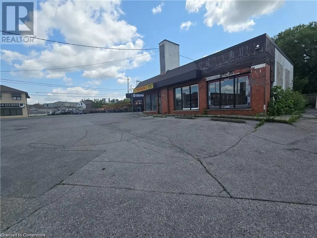 693 Hamilton Road, London, Ontario N5Z 1T5