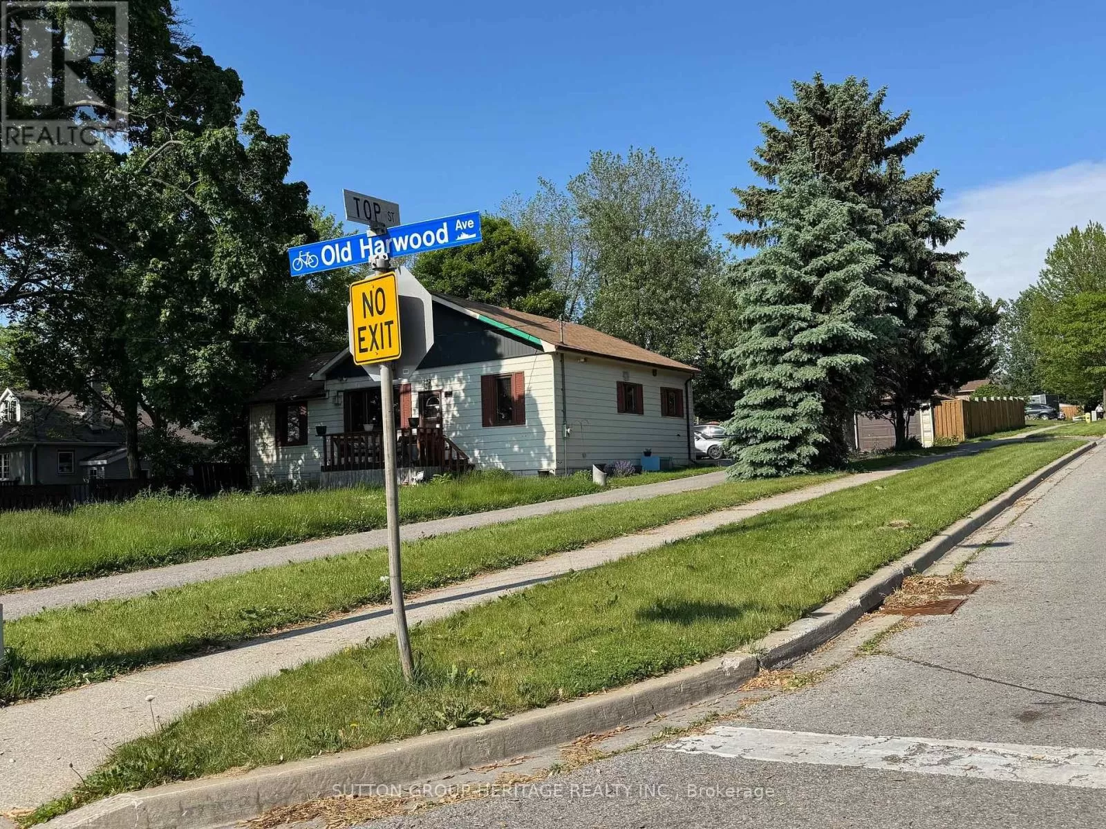 House for rent: 693 Old Harwood Avenue, Ajax, Ontario L1Z 1E4