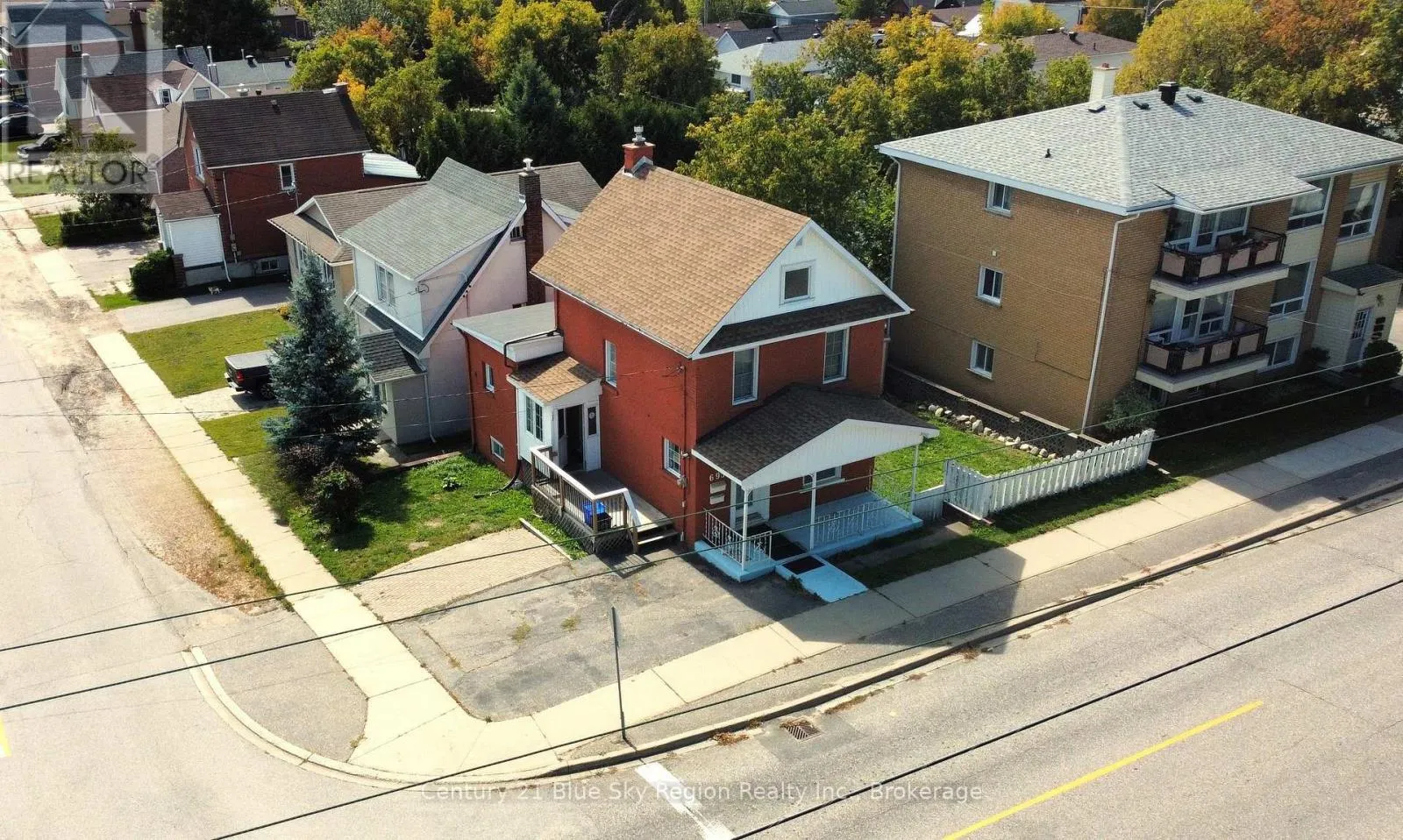 Duplex for rent: 695 High Street, North Bay, Ontario P1B 6R9