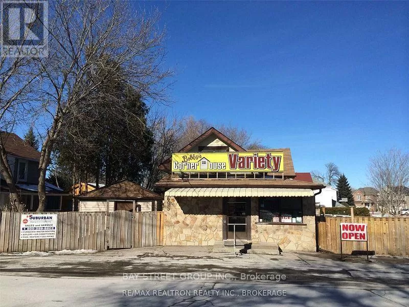 695 Srigley Street, Newmarket, Ontario L3Y 1X3