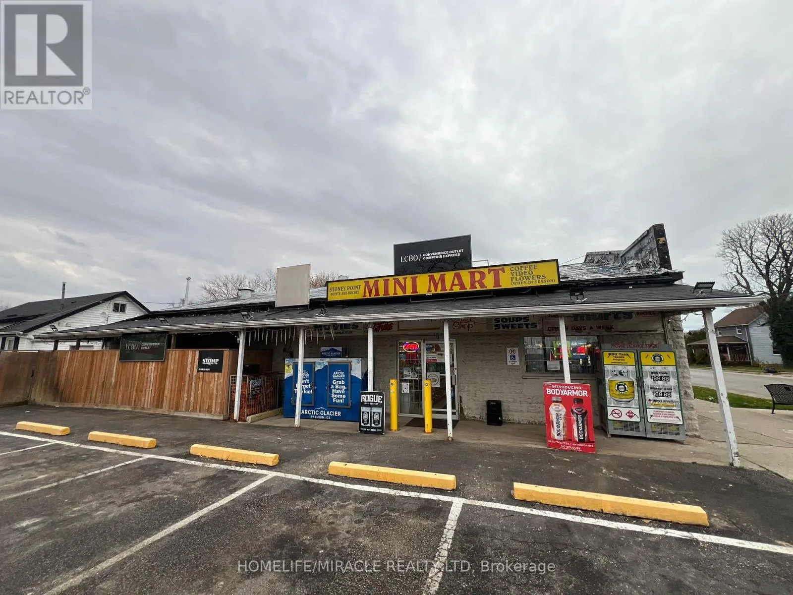 6955- 6957 Tecumseh Road, Lakeshore, Ontario N0R 1N0