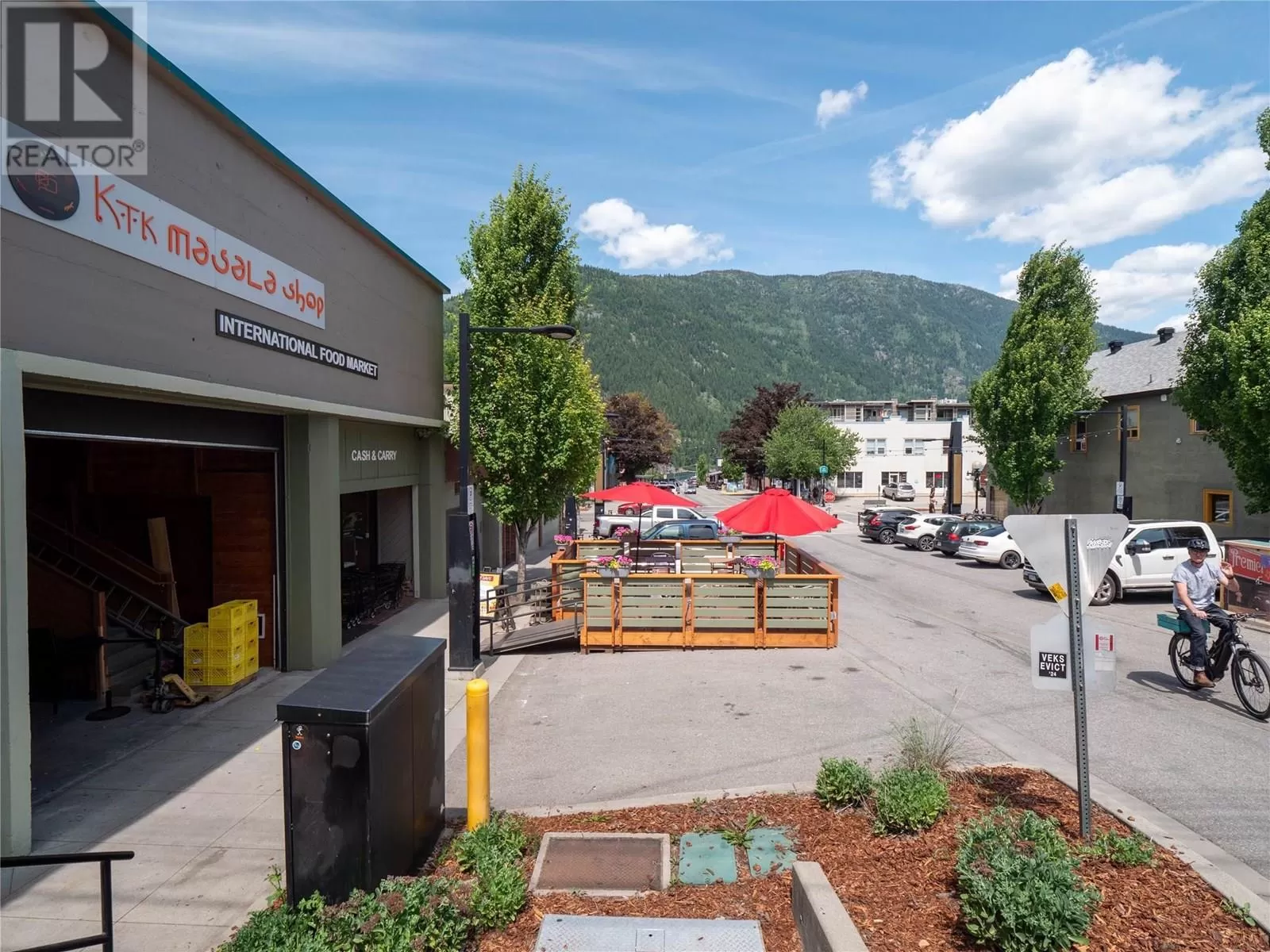 Retail for rent: 696 Baker Street, Nelson, British Columbia V1L 4H6