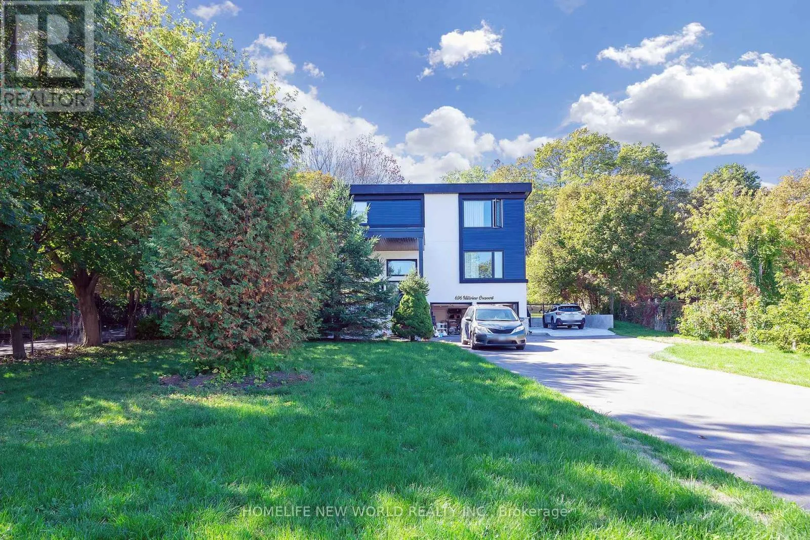 House for rent: 696 Hillview Crescent, Pickering, Ontario L1W 2R7