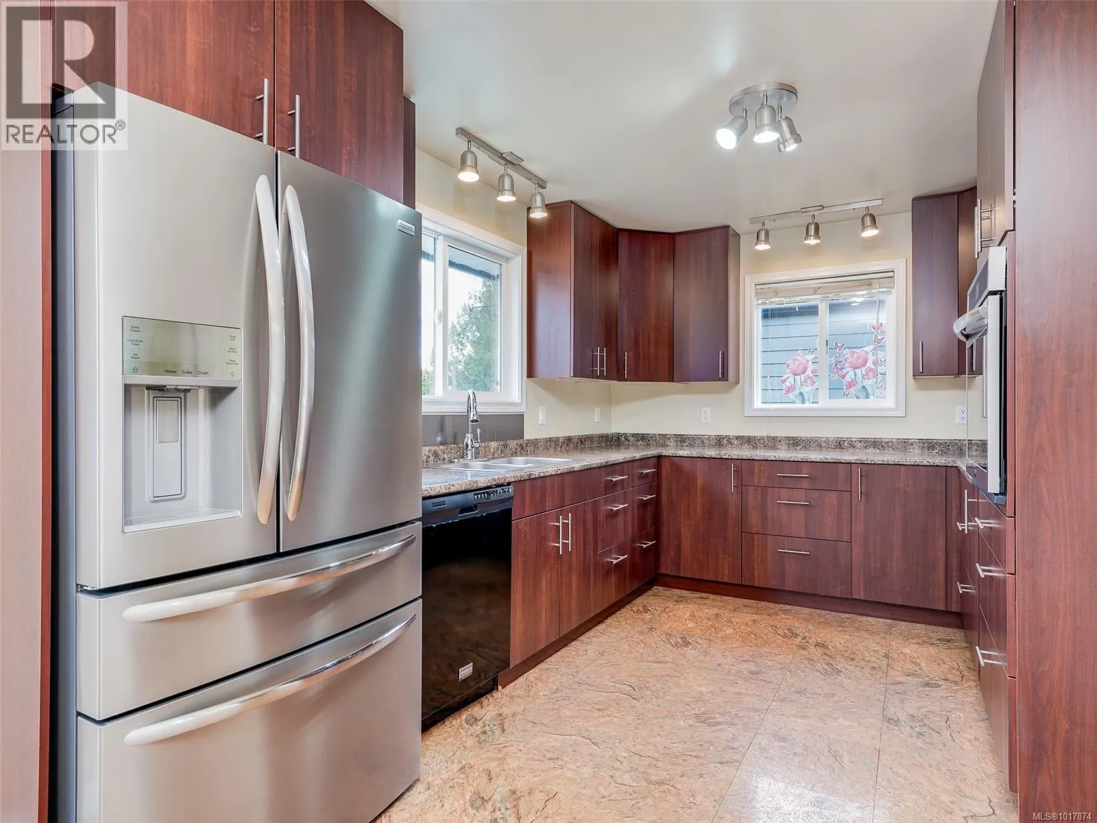 House for rent: 6989 Grant Rd W, Sooke, British Columbia V9Z 0P1