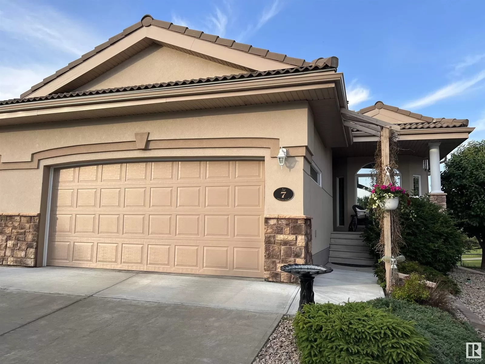 Duplex for rent: #7 13808 155 Av Nw, Edmonton, Alberta T6V 1T8