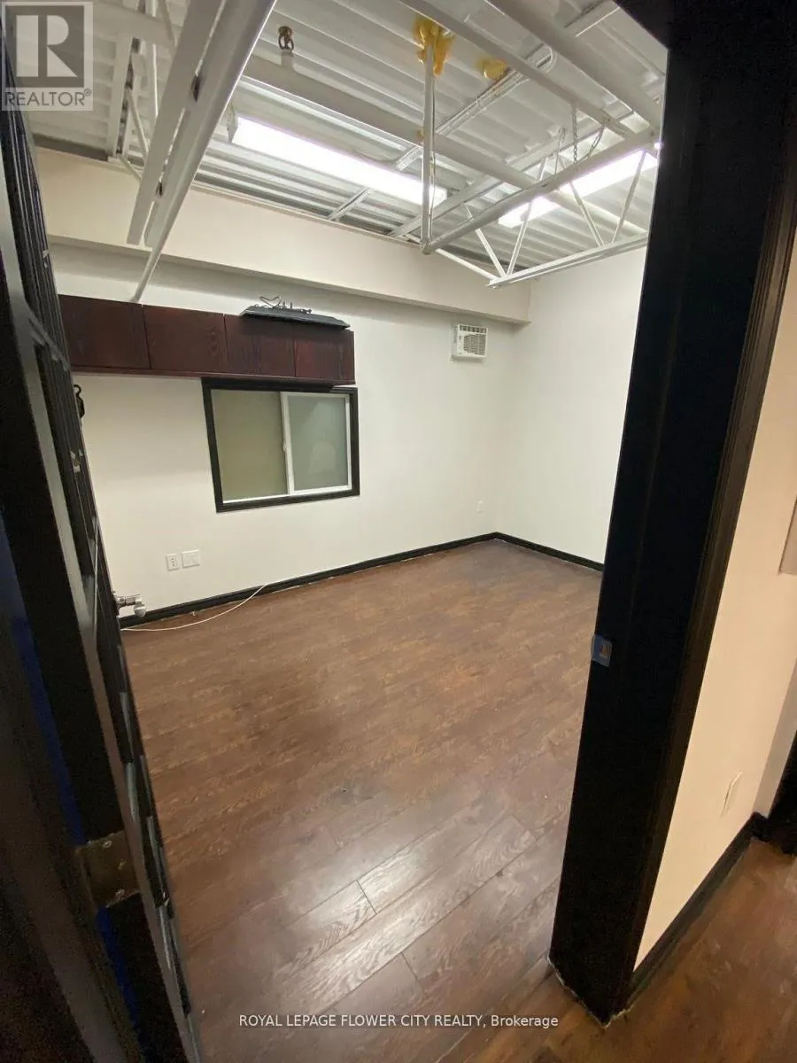 Offices for rent: 7 - 2001 Albion Road, Toronto, Ontario M9W 6V6